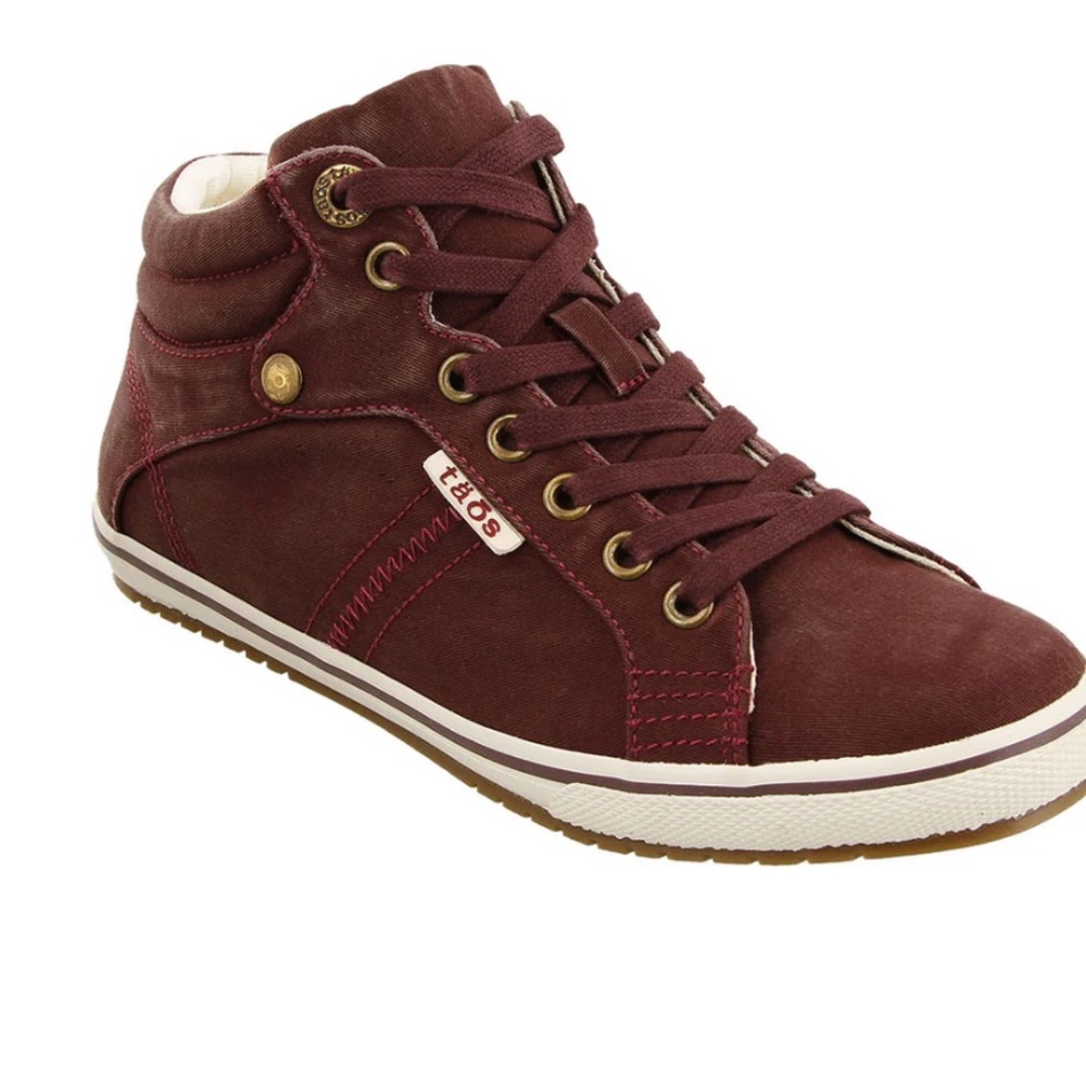 NWT Taos Top Star Canvas Sneaker; Size 7